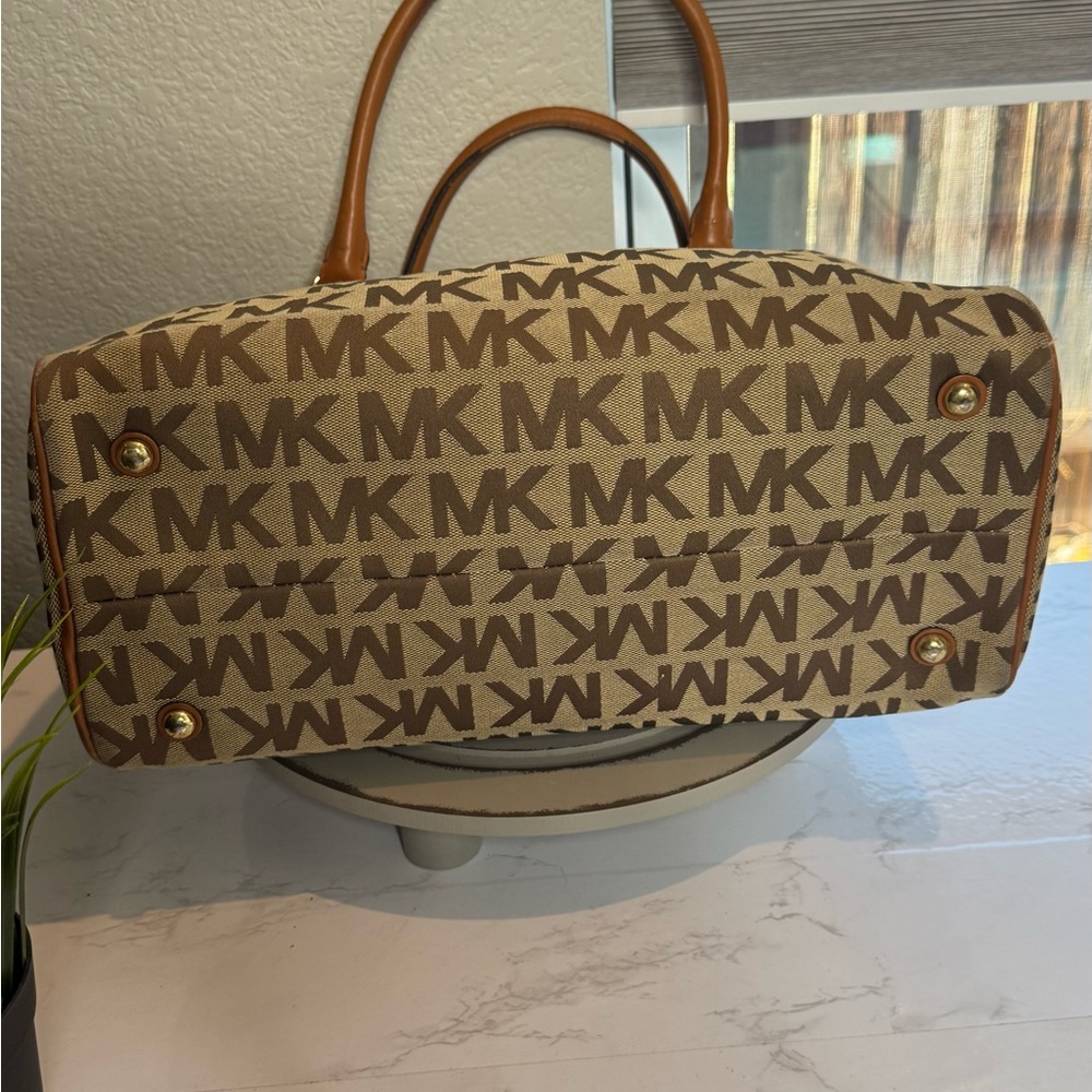 Michael Kors MK Signature Logo Canvas Satchel‎ Shoulder Bag Tan / Brown Monogram - Picture 6 of 9
